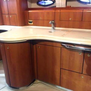 Refitting yatch navale