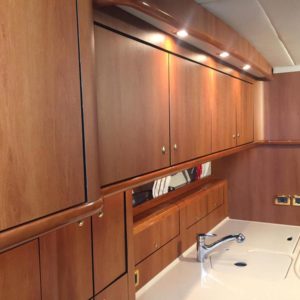 Refitting yatch navale