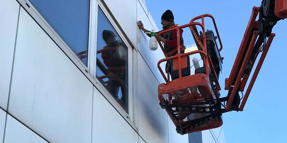 Sostituzione pannelli facciate continue