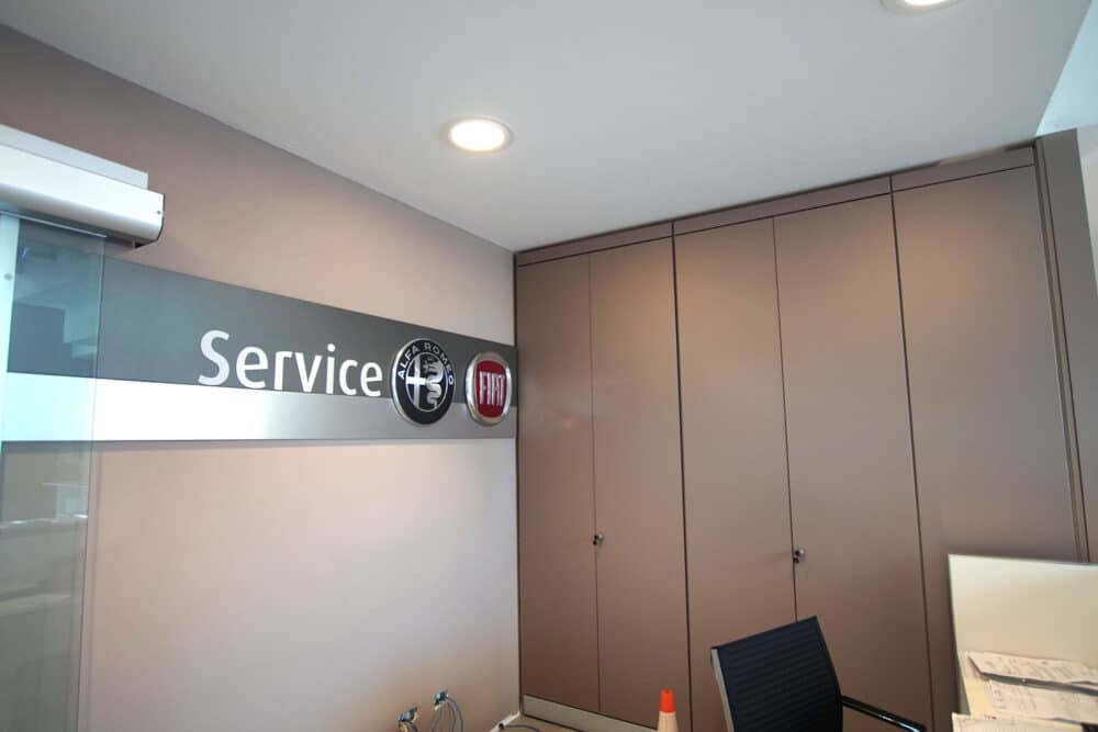 Rinnovare mobili e pareti mobili concessionaria auto con wrapping applicatori certificati e 3M DI-NOC