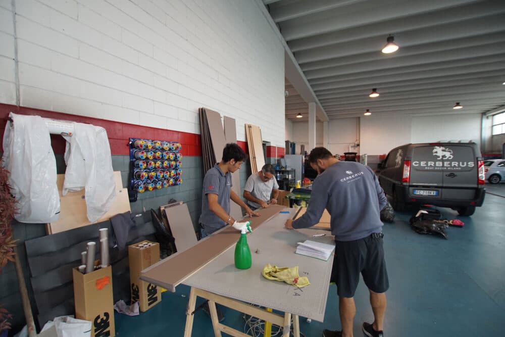 Rinnovare mobili e pareti mobili concessionaria auto con wrapping applicatori certificati e 3M DI-NOC